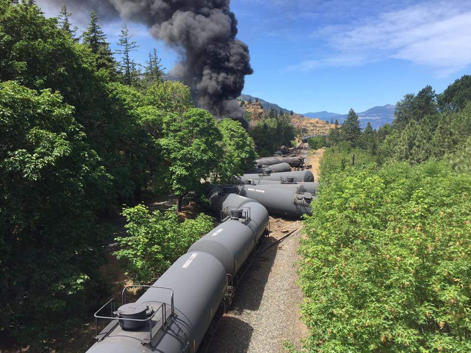 martinesposito's tweet photo. #OregonState #crash 
#CNN #ruter https://t.co/q7yjq5MWVt