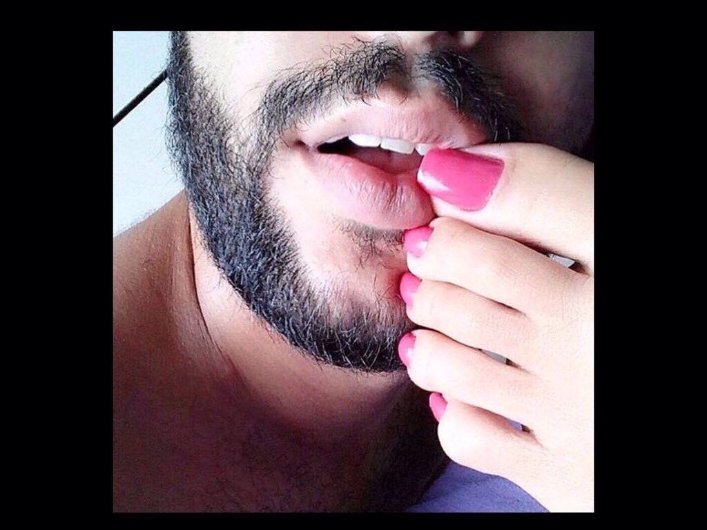 ممكن عمه تذلني واكون كلب وخدام لها