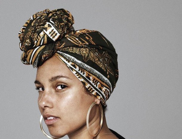 TENbyiaam's tweet photo. Alicia Keys is showing the 🌎 her true natural beauty by wearing #nomakeup. She is beautiful from the inside out 🙌❤️😍 https://t.co/npExarkc5t