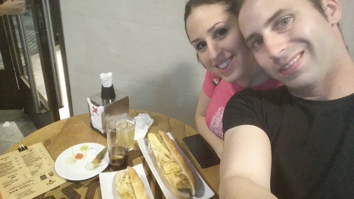 RojoBalleste's tweet photo. con @yolypf #vierneando  #cerveceando https://t.co/LWMBrrnkiw