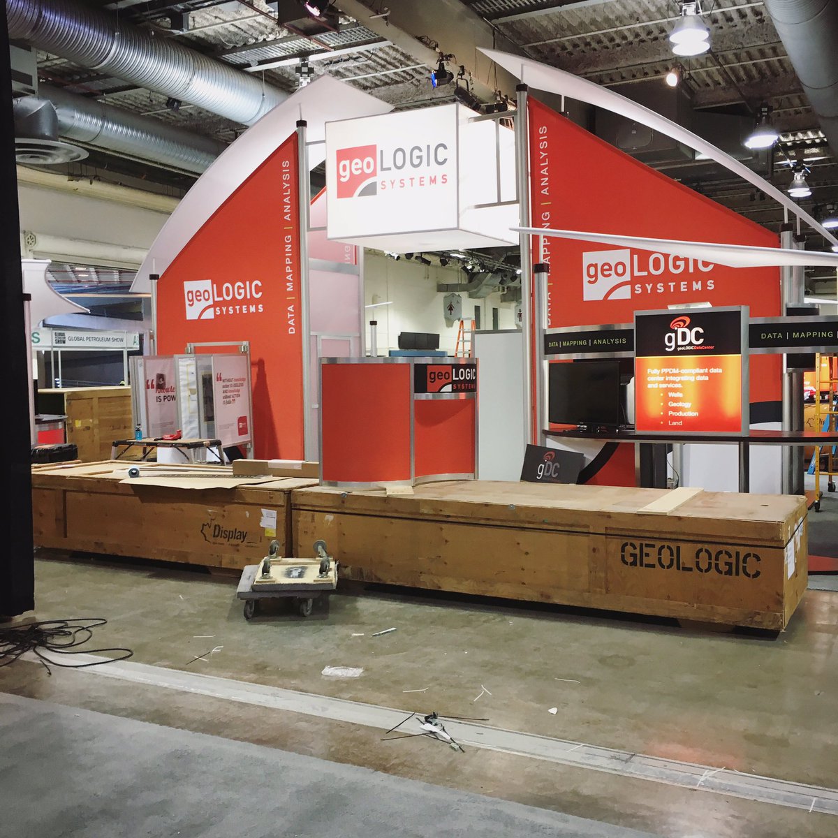 Displayco's tweet photo. Booths are going up as the team gets installs underway for #GPS2016… https://t.co/PWKRbVAIz9 #GPS16 #YYC #Displayco https://t.co/ute6tFLQCI