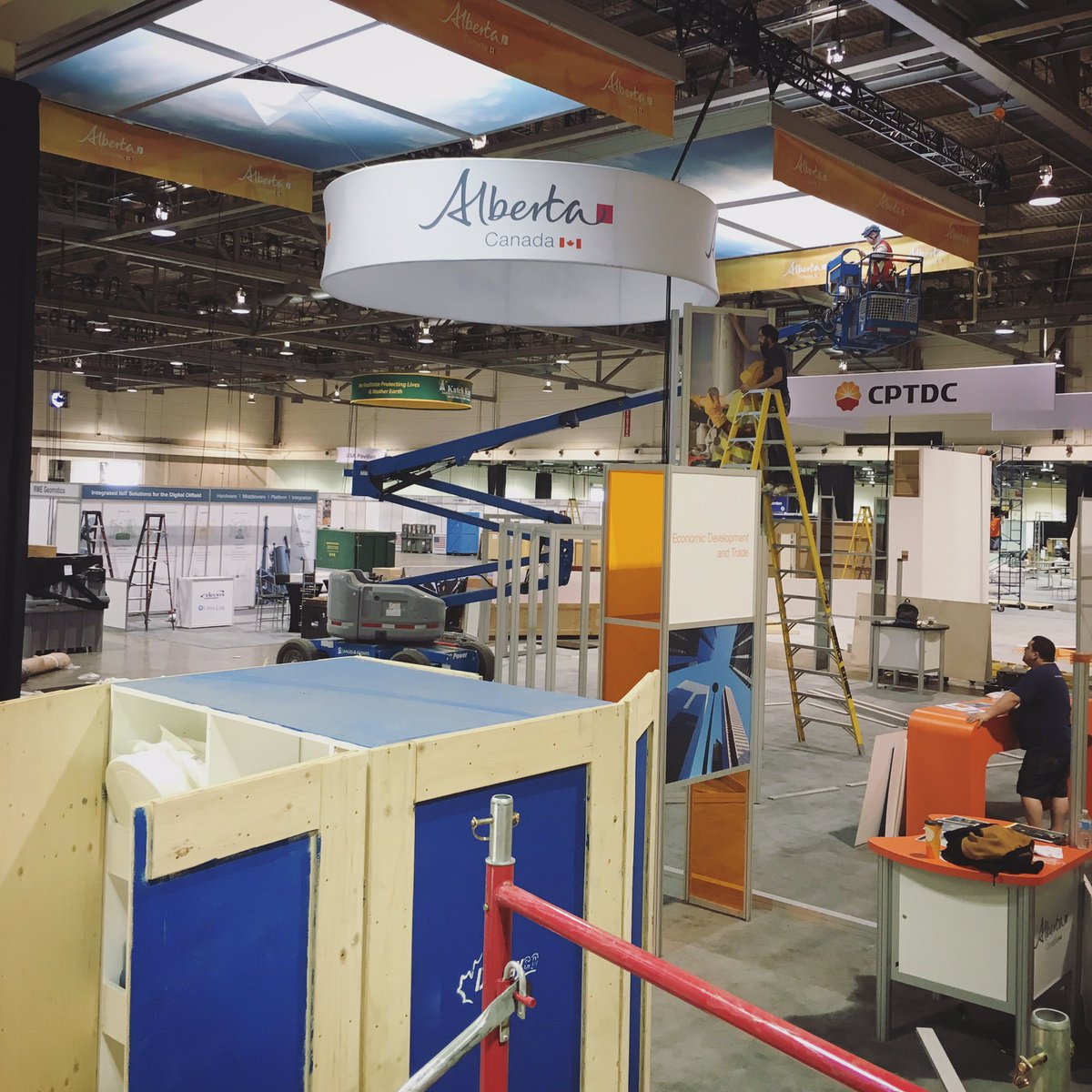 Displayco's tweet photo. Booths are going up as the team gets installs underway for #GPS2016… https://t.co/PWKRbVAIz9 #GPS16 #YYC #Displayco https://t.co/ute6tFLQCI