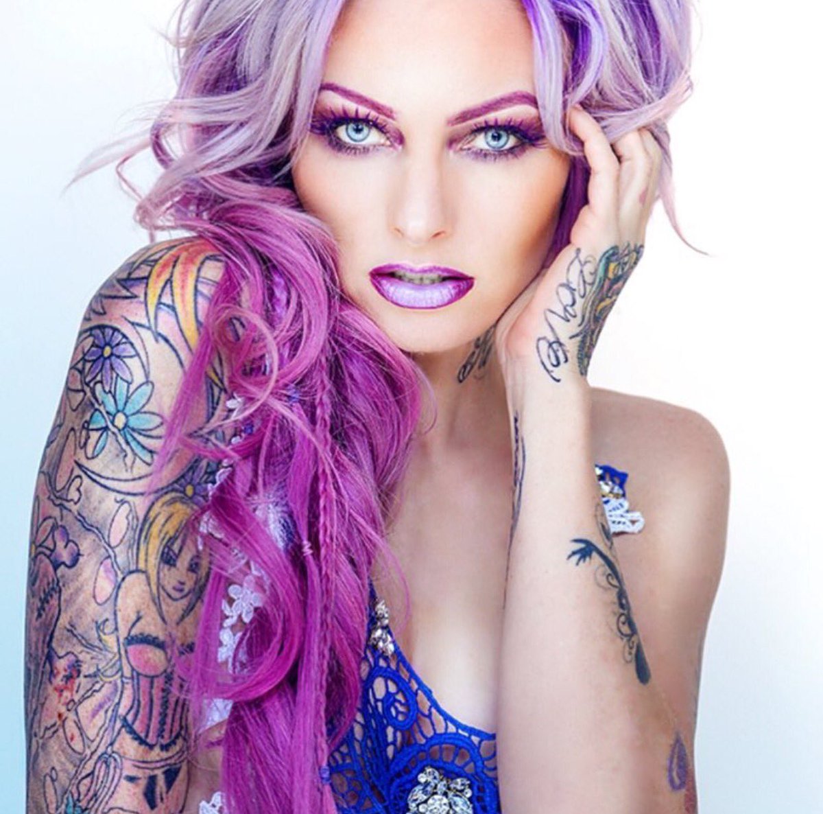 PegiLea's tweet photo. @sarahmudle wears @PegiLea Hair Extensions 💜💗💜💗🦄 #UnicornHair #PegiLea https://t.co/nTiLNjLtCP