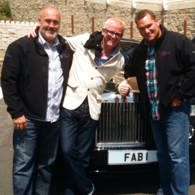 MarcSmithCP's tweet photo. Chris Evans Proper nice fella, nice set of wheels either #mas #chrisevans #rolllsroyce #fab1 #topgear 👍 https://t.co/KkcYZC3lz4
