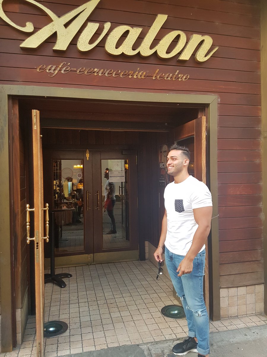 TeamRickyGh16's tweet photo. @_GH16Ricky_
Primer contacto en la Zona..
En nada estarรก tras esa puerta estar
atentas !! #Soria #Dimeloooo https://t.co/awmR7Jhtlt
