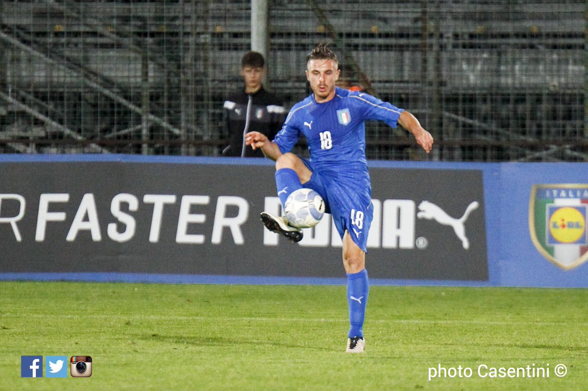 Capezzi's tweet photo. Un'emozione speciale! #Under21 #Esordio 🇮🇹 https://t.co/yZVf8X2mDN