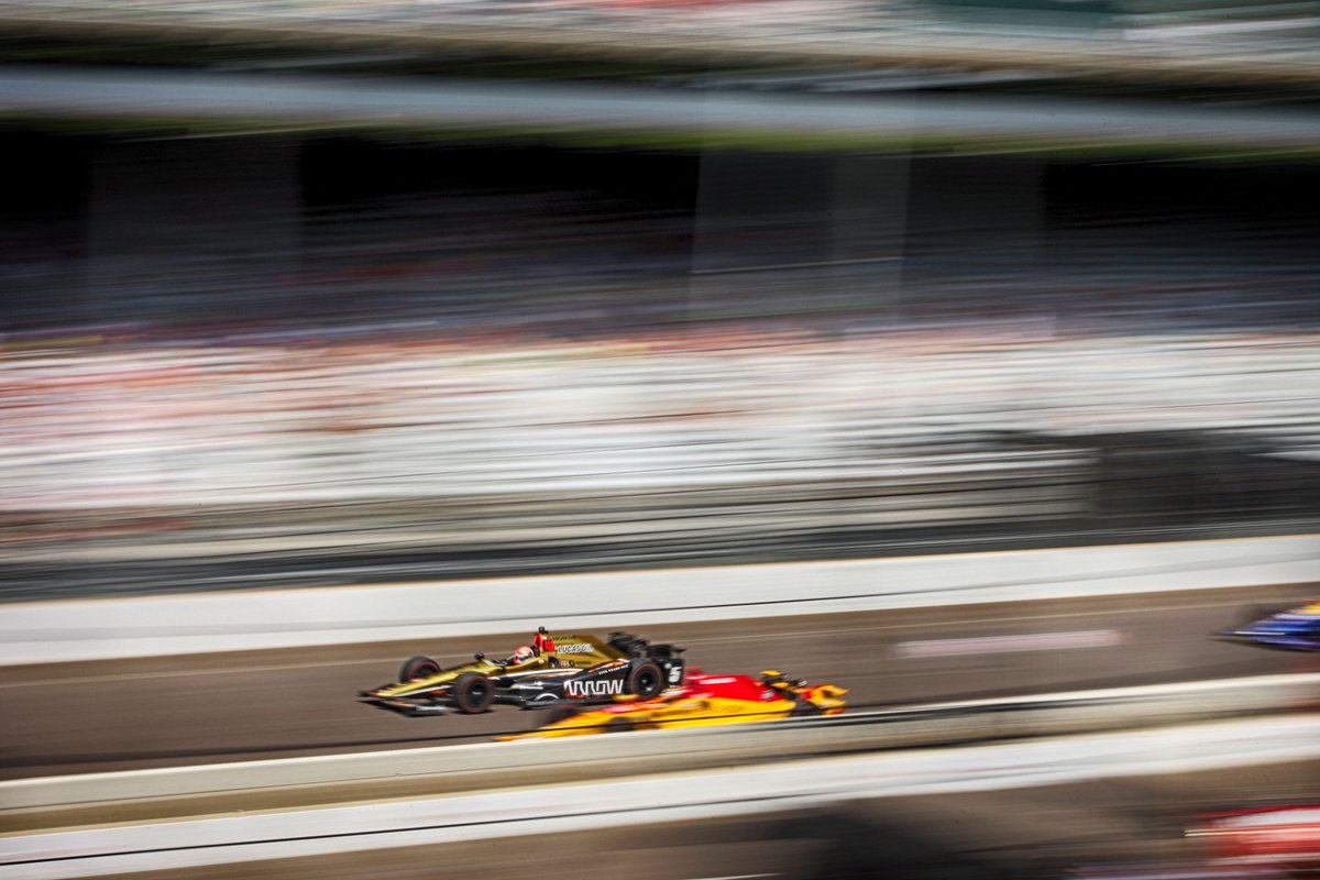 sarahwarwick01's tweet photo. Having a sort though my Indy pics from last week this one of @Hinchtown @SPMIndyCar is cool #Indy500 #100Running https://t.co/MamD56qhNp