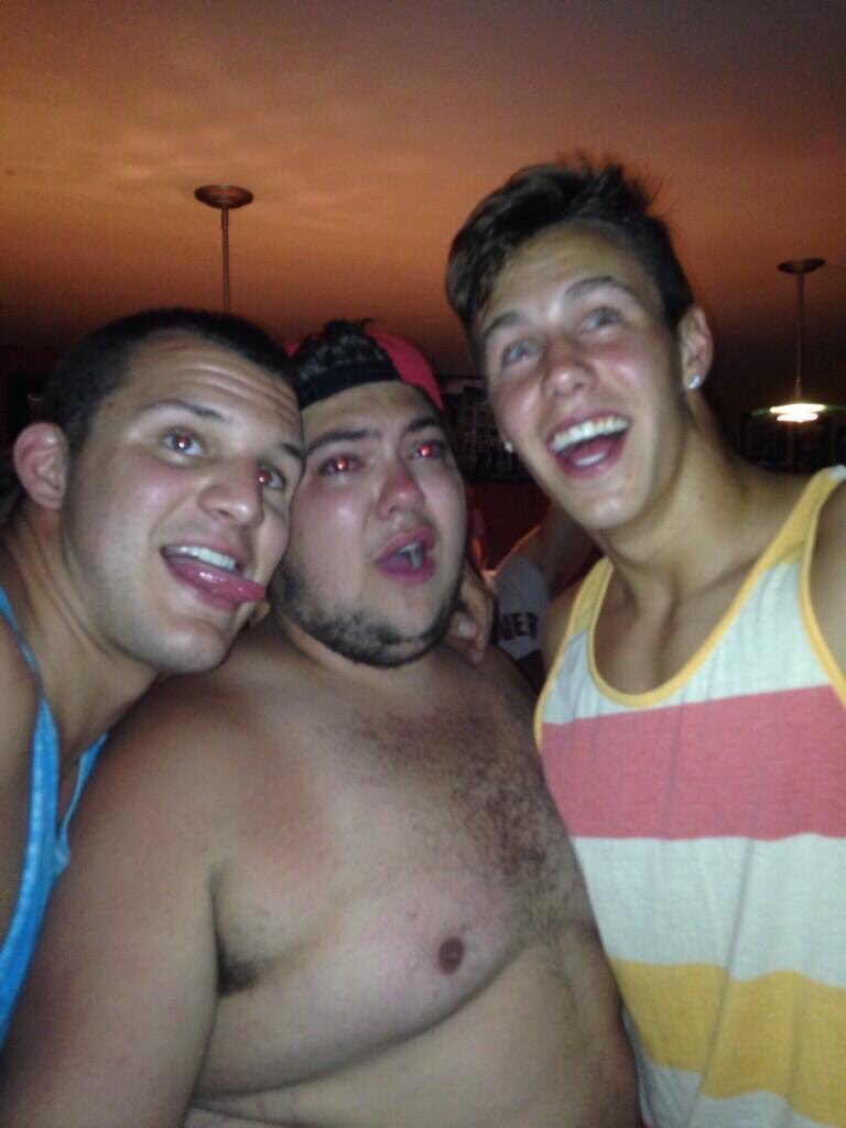 kristianamrtnez's tweet image. #FlashbackFri in honor of HC's last day of school&amp;amp;probs the best night of senior yr tht led 2 this legendary pic 😂🍻