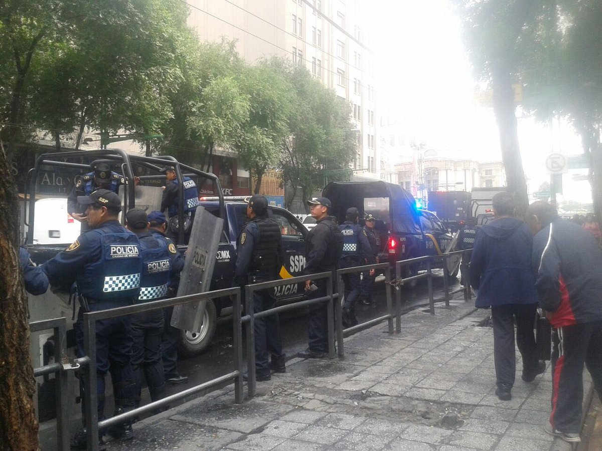 TuiteraMx's tweet photo. Este #5DeJunio #CóbraselaAMancera #YaNoTeDejes #PoderChingarlos ni un voto al PRD https://t.co/YCzWq0fdOG