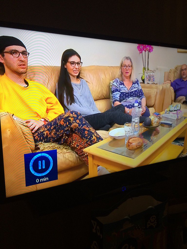Dripwad's tweet photo. Now this is just messing with out heads 😂🙈😳📺#gogglebox https://t.co/46ePpnTit0