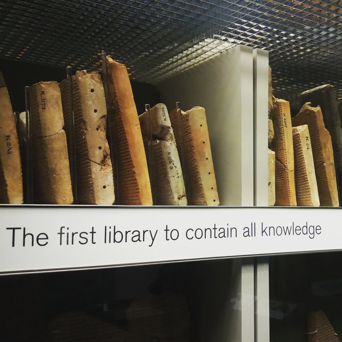 flohannes's tweet image. Capturing all knowledge. Good old days. #London #britishmuseum #allknowledge