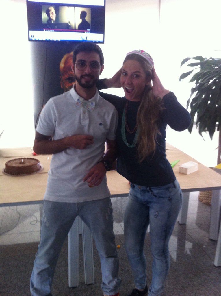 FesteFin's tweet photo. Aquí vemos @ackhazam @ailedfernandezm celebrando el #FinDeMedioAño https://t.co/837WLVVpY3