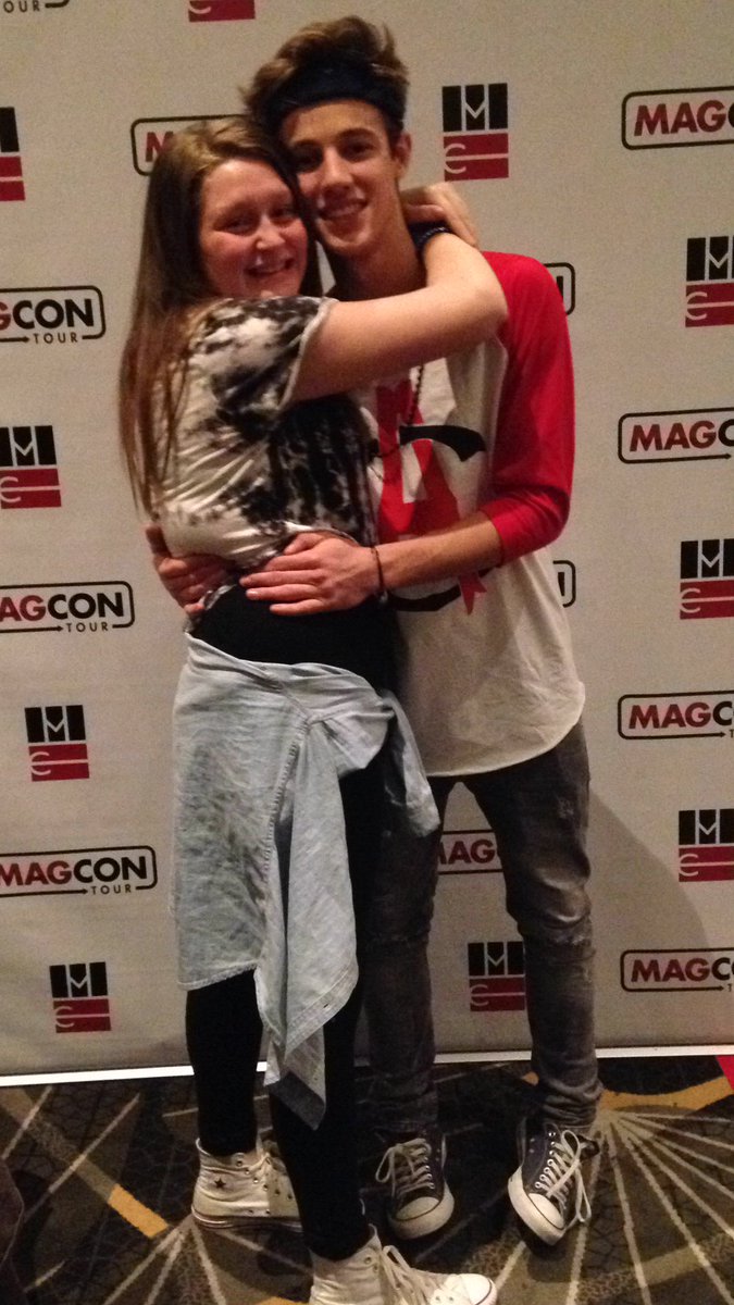 lmfaoooskylar's tweet photo. Missing this day so much #MagconBoston @camerondallas 😭❤️ https://t.co/EMxPtI3z09