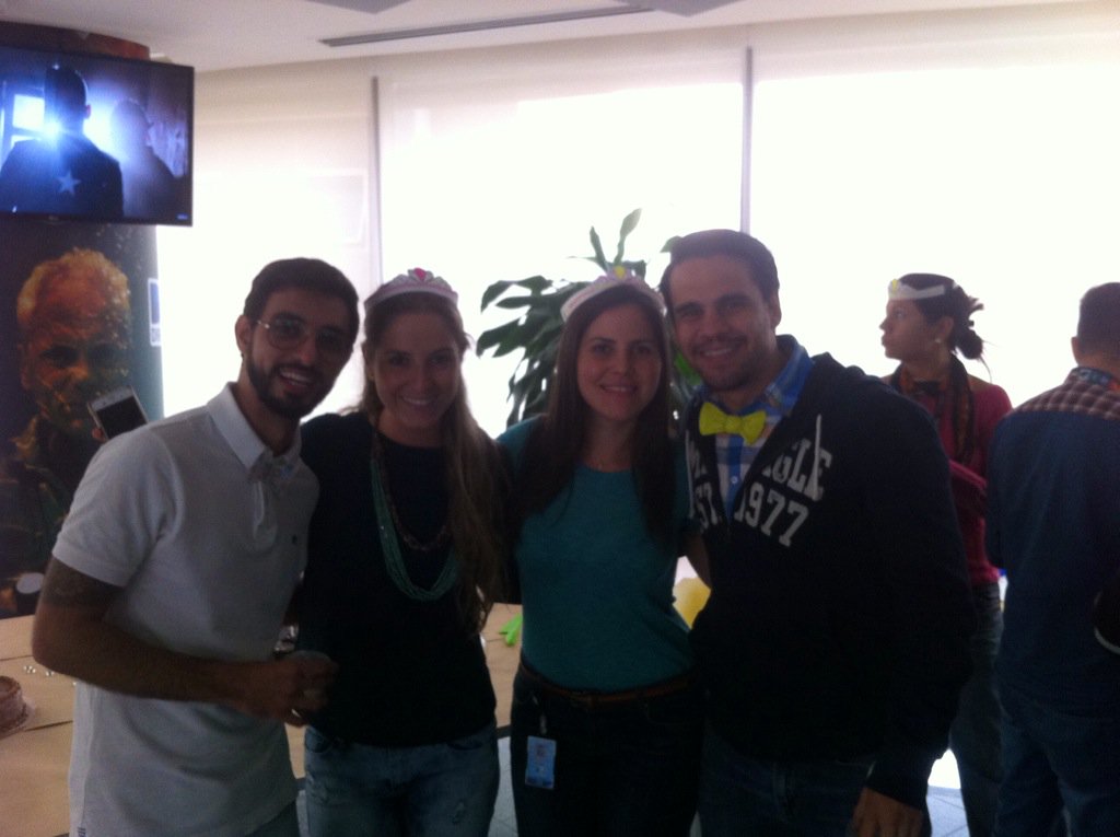 FesteFin's tweet photo. Nuestro equipo de producto #celebrando el #finDeMedioAño https://t.co/Uj0HyX3HKm