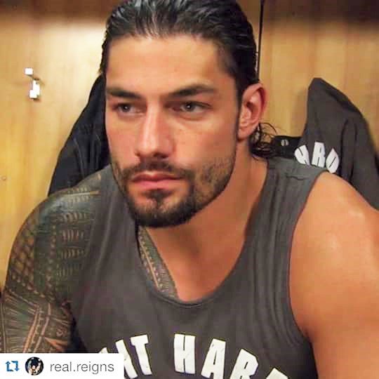 LeeshaNDessy's tweet photo. #Roman #HandsomeChamp #BigHeartCaring #LuvsHisFans #HisFanLuvHim  @Wwe_RomanReign @romanreigns568 @WWESethRollin17 https://t.co/5ncjcG1Xpc