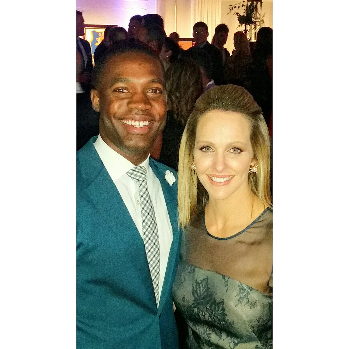 SeanOneal_4's tweet photo. It was great meeting @MeredithNBC5 at #FashionsFirstDown last night➡her & @darrenwoodson28 did a great job hosting👌 https://t.co/W3zpNWbtAT