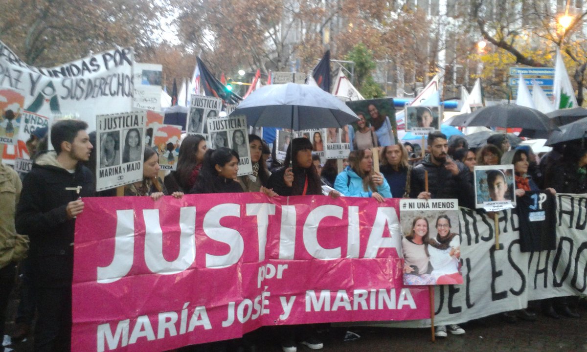 anabelfsagasti's tweet photo. Somos miles los que marchamos en Mendoza al grito de #NiUnaMenos #NiUnDerechoMenos Basta de violencia machista! https://t.co/o8qRfPQ4cU