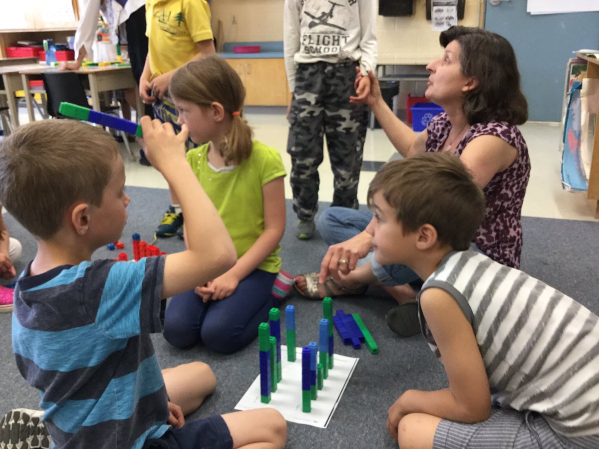 ms_cakebread's tweet photo. Constructing understanding of 10 and 100! Ten Towers of Ten #lotsofmathtalk #hpmath @stmarysgoderich https://t.co/lOnrSs5uRU
