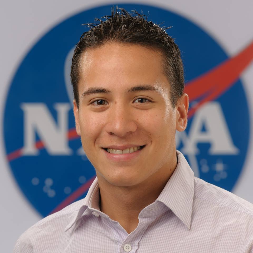 UWGoldenKey's tweet photo. #Congrats Gustavo Fujiwara for receiving the Graduate Scholar Award, one of GK's most prestigious awards! https://t.co/FEswPgF5W6