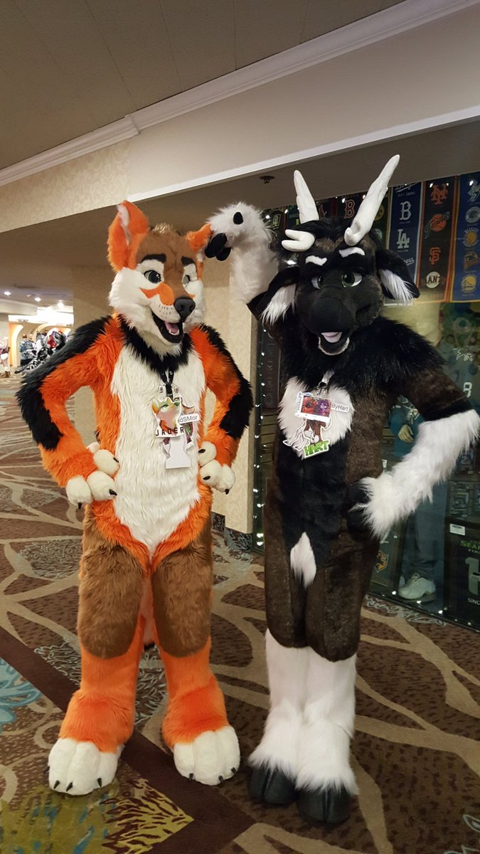 KnowMeByHart's tweet photo. Jad's a little teapot, 
...tall...and...thin?

Happy #FursuitFriday!
@JadSMor 
Photo by @DexFenik https://t.co/uyDzLURAO9