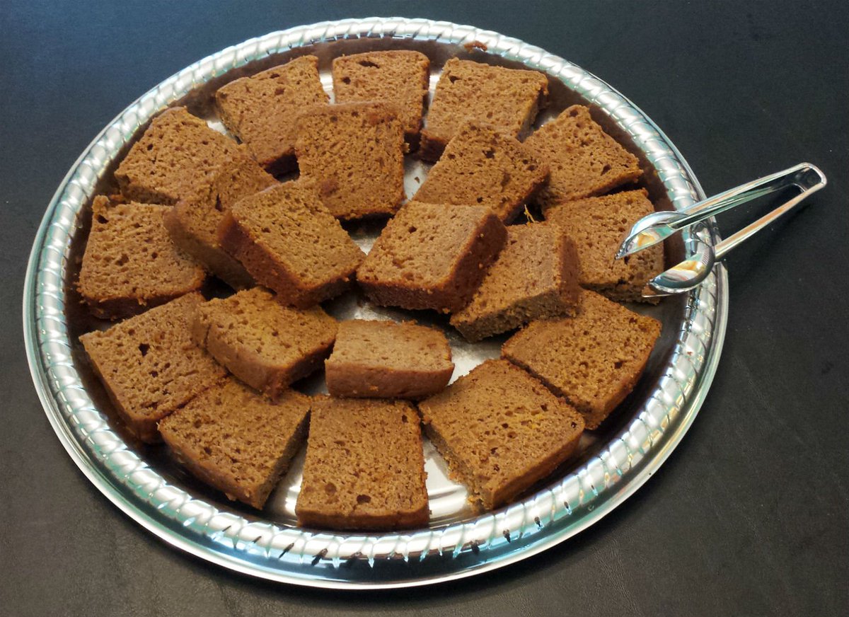 Bananatopia's tweet photo. Also on the @smartmarkets @SpringfieldTWNC menu #SweetPotato bread &amp; Chocolate Chip &amp; Pecan #bananabread! #yumdotcom https://t.co/hbWAV0K7BC