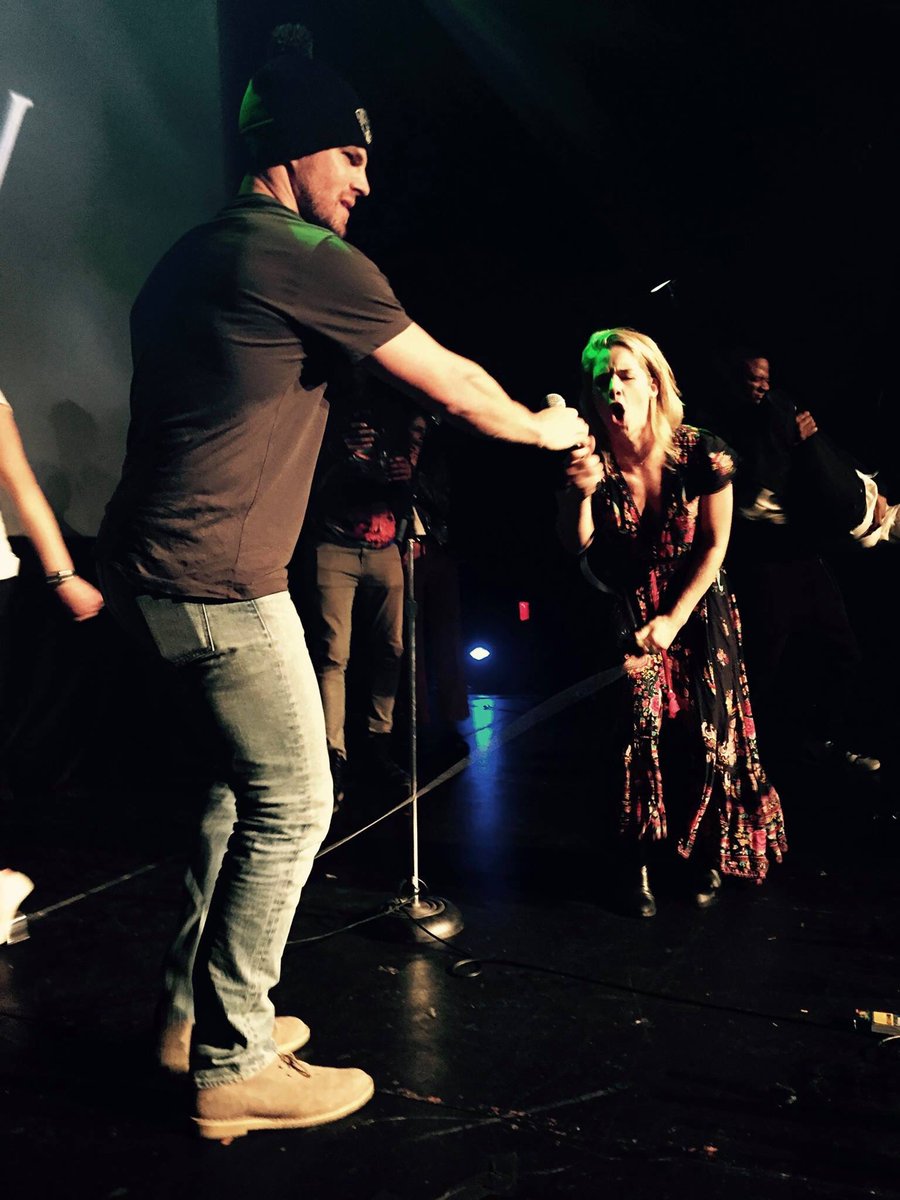StarlingCityJ's tweet photo. New #Arrow wrap up party pics by @PaulBlackthorne 😁🙌 so awesome love it😊❤️ thanks Paul 💚🎯💚🎯
https://t.co/FGDsggqkzN https://t.co/D0ODsGVBuZ