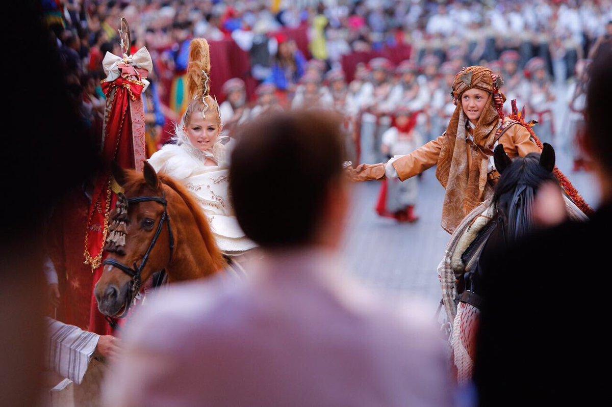 Albert_Rivera's tweet photo. Gracias a los ciudadanos de #Elda por el cariño que nos han dado esta tarde. ¡Gran fiesta de moros y cristianos! https://t.co/biWfbofJua