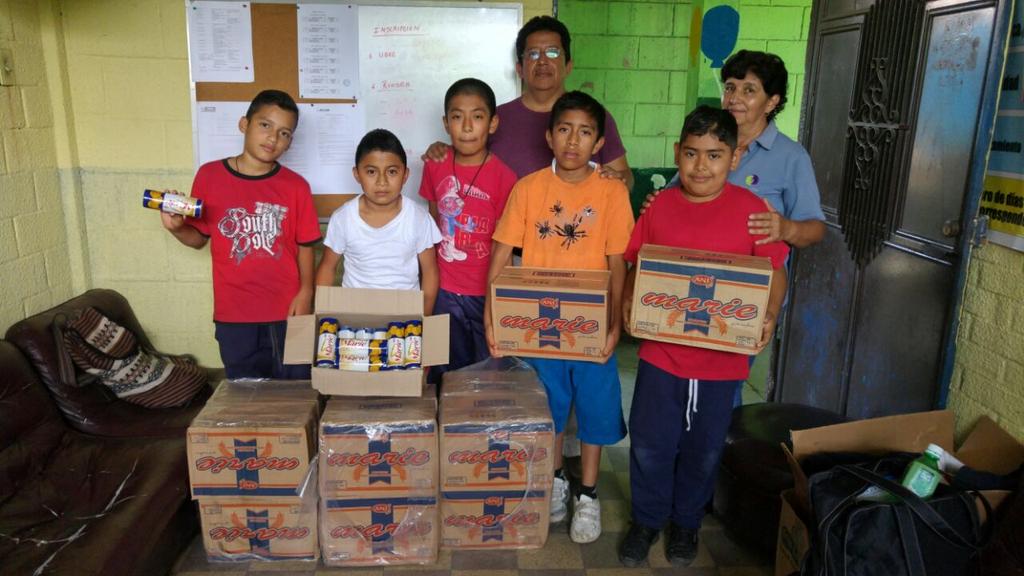 alianzajovengua's tweet photo. Donación de 8,640 Galletas, refacción EOUMLeonidas Mencos,JV,Ciudad Real.Apoyo Club Rotaract Ermita.@EdwinEscobarVN https://t.co/ij8pcYswNu