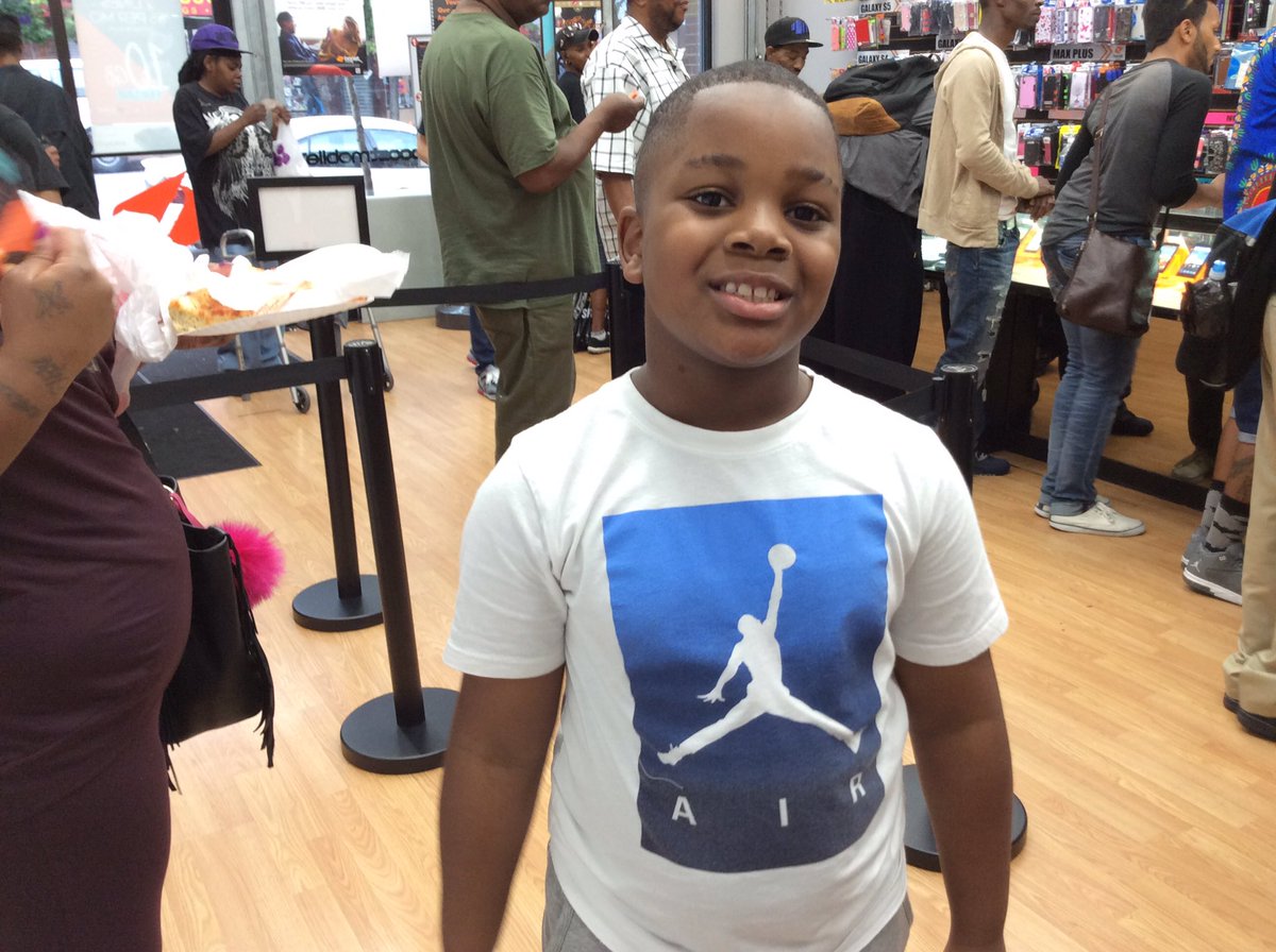 Ebrezzy6's tweet photo. WOW prizes 😀 We appreciate Our customers #boosttakeover @shawnatspg @KTBmore_spg @TaVonatSPG @CyrusOfBoost https://t.co/ilX99UOaCd