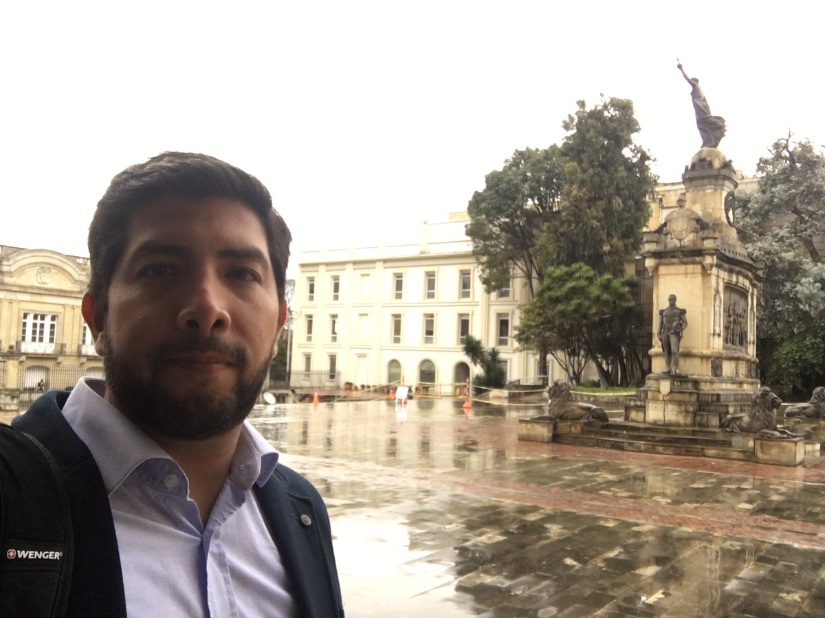 JuanCarlosLL's tweet photo. Nos vamos despidiendo de esta semana de trabajo desde el centro de Bogotá #TwitterLLYC y que gane Colombia!! https://t.co/cbTp6pTfPD