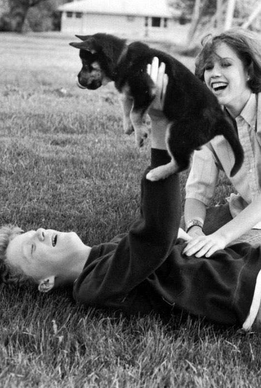 xxxx80s's tweet photo. Anthony Michael Hall and Molly Ringwald https://t.co/K04jSWZhji