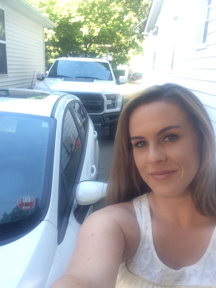 kristen_drives's tweet photo. Here let me bless ya'll with some #fordperformance selfies:
#raptor #fiestast #boosteverything https://t.co/Qcs9avwliO