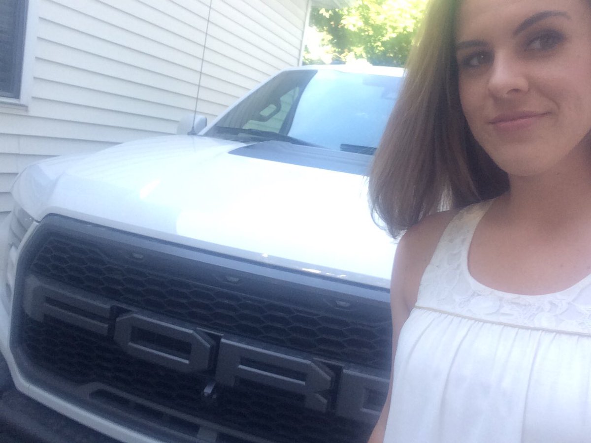 kristen_drives's tweet photo. Here let me bless ya'll with some #fordperformance selfies:
#raptor #fiestast #boosteverything https://t.co/Qcs9avwliO