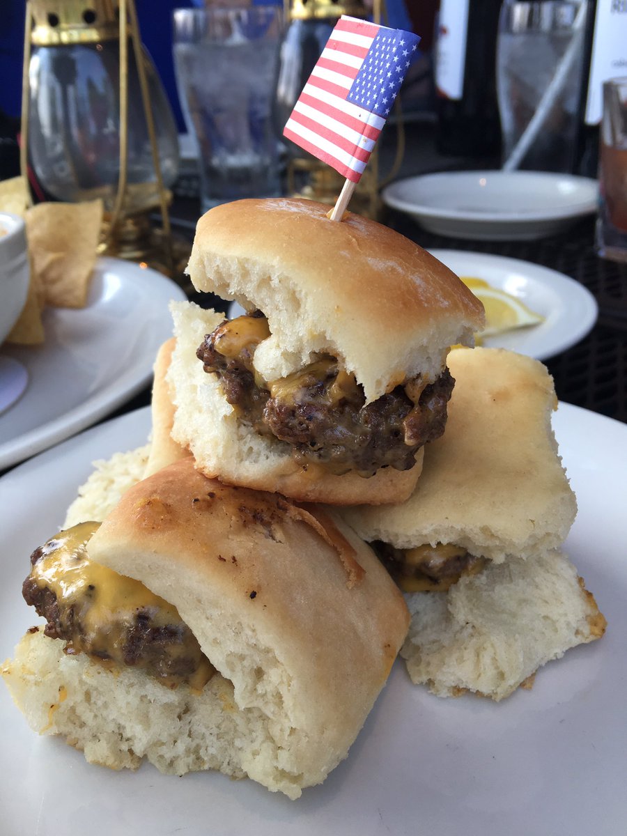 eatmovemake's tweet photo. Trying a bison burger slider with a newly fashioned @TedMontanaGrill at Avalon &amp; liking! #alphafam16 @AlpharettaCVB https://t.co/rAkLWIZtcO