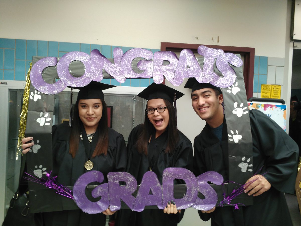 DMTeaches013's tweet photo. Guerrero Parade of Grads-they finished as cougars but Once N Aztec, Always N Aztec! #GuerreroEs #EPISD #FHSGrad2016 https://t.co/I5Uop4kZOg