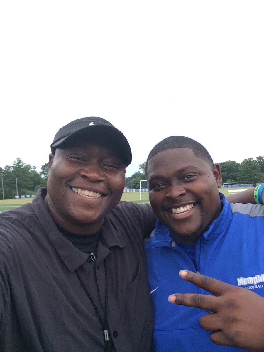 CoachKwesiDrake's tweet image. Brothers on the coaching grind!!!  #CoachDrake #GOBLIN