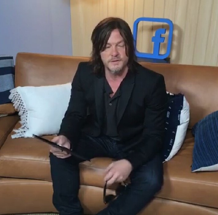 collette04's tweet photo. Awesome #ReedusOverload today π To great Q&A from Norman Reedus and my #TwittaSista got her follow back @FlashiKat https://t.co/G2Yfbygr0x