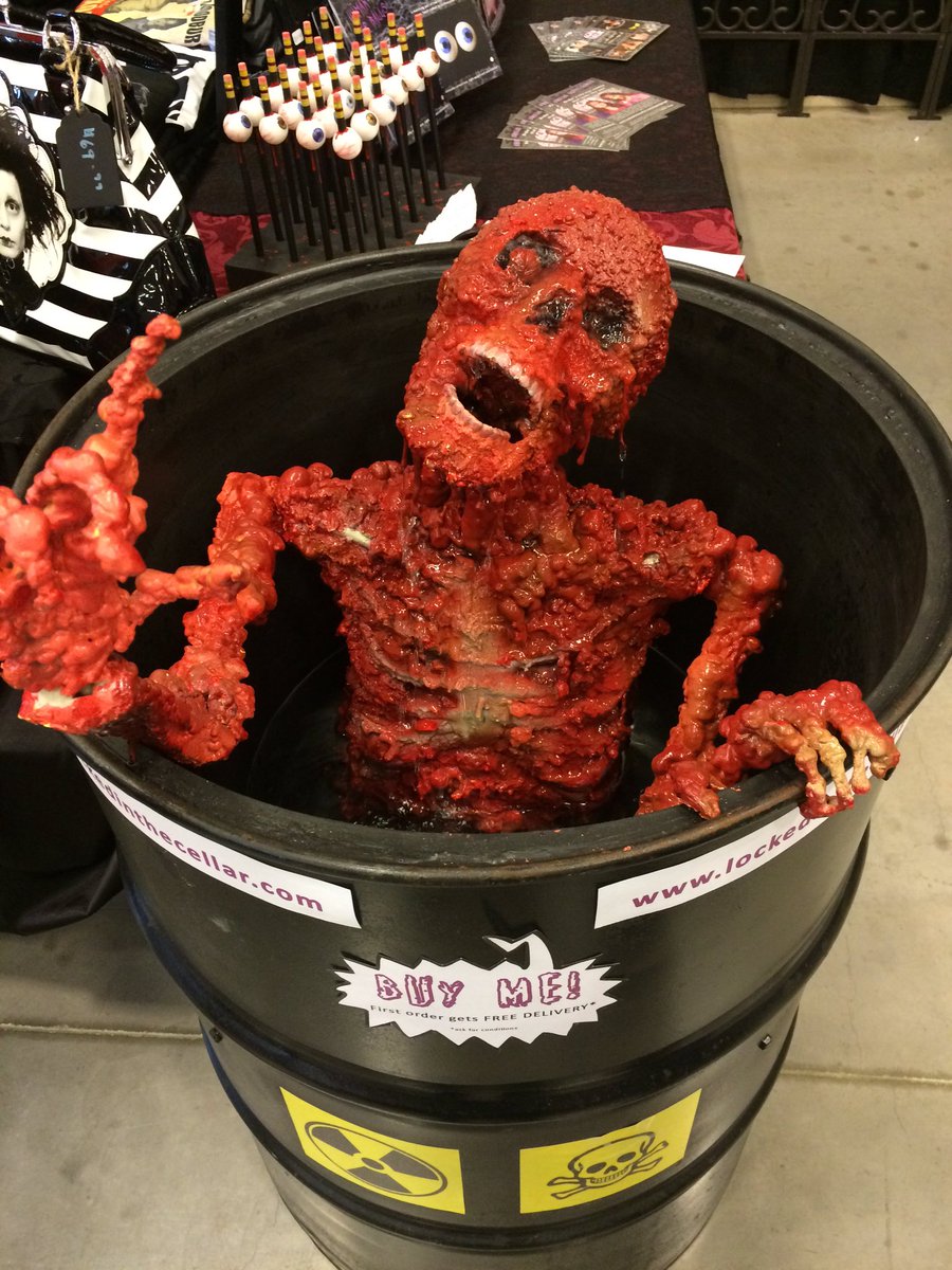 CapsuleComic's tweet photo. At the #NFCC #NiagaraFalls #comiccon @nerdaffair Its pretty live here even on the first day https://t.co/Z0KCB8LaPD
