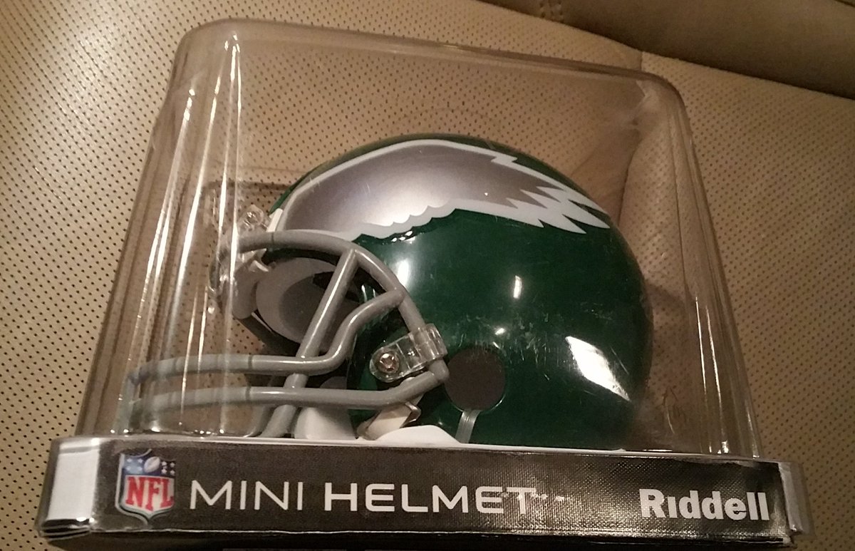 JawsCEOQB's tweet image. Win Eagles helmet signed by @DickVermeil Jaws &amp;amp; Joe Pisarcik. RT &amp;amp; Follow @NFLAlumni to enter. Winner selected 6/13