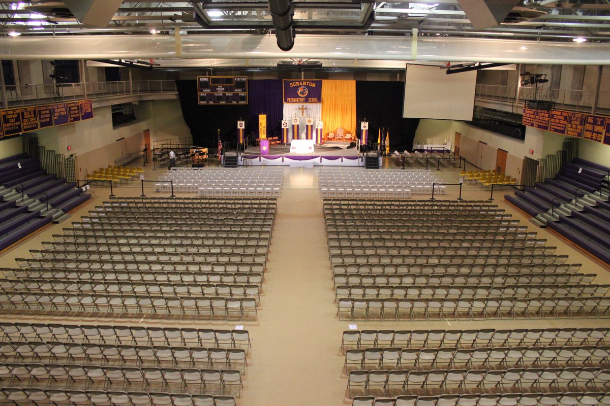 scrantonprep's tweet image. Calm before the Celebration....#ScrantonPrep #ScrPrep #Classof2016