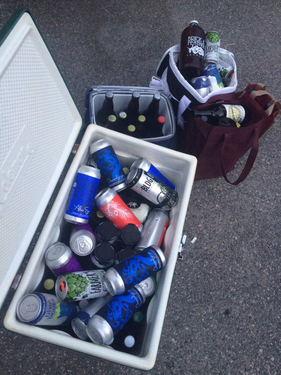 MassBrewBros's tweet photo. Our #beerhaul from our #beerroadtrip thru #WesternMass #MassBeer #craftbeer #wegetours https://t.co/mMfQJerFlw