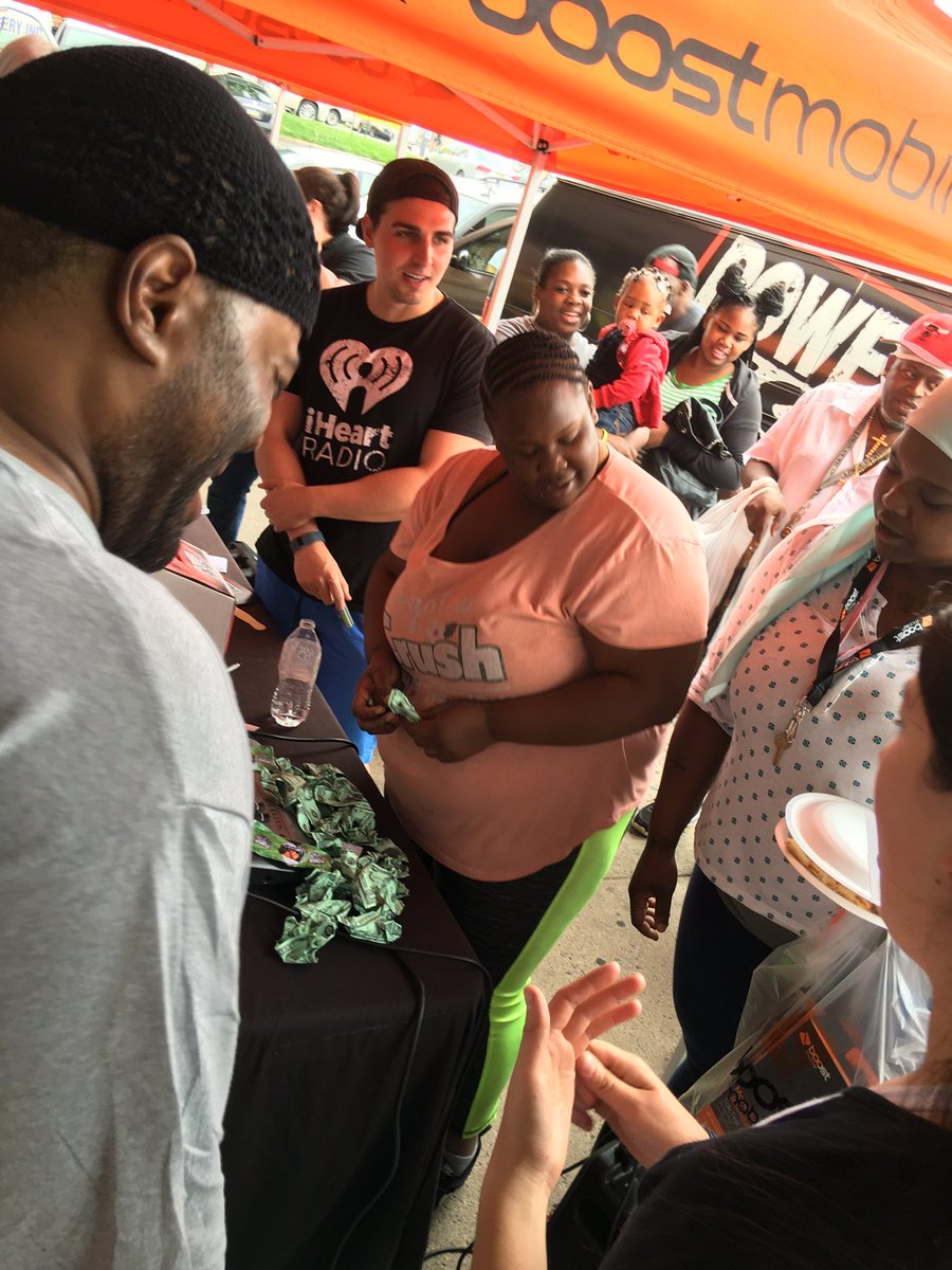 vtruongcao's tweet photo. Good Friday 2B #ChasingPapers #BoostTakeover #PhillyEvents #PhillySavesTheWorld @Power99Philly @MikeWodzisz @Kpalet5 https://t.co/EDneHcd9JV