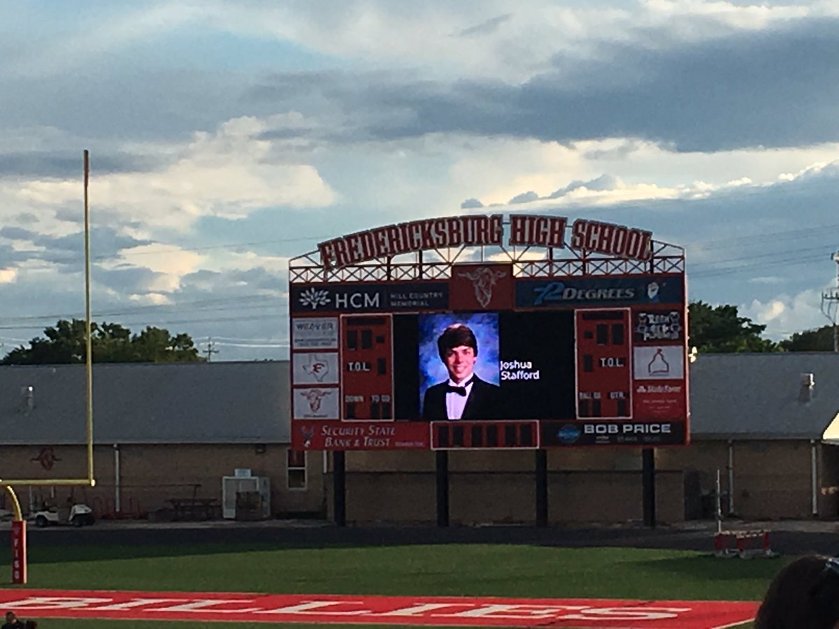 bruce_st4d's tweet photo. Josh's graduation! #ProudDad #emptynest #Battlin Billie! https://t.co/bSiFEdPM0j