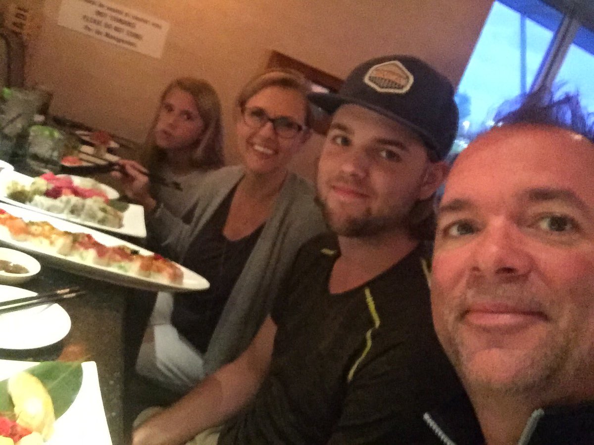 oremchris's tweet photo. @DineWildGinger #SushiNight https://t.co/xgDyKgigJb