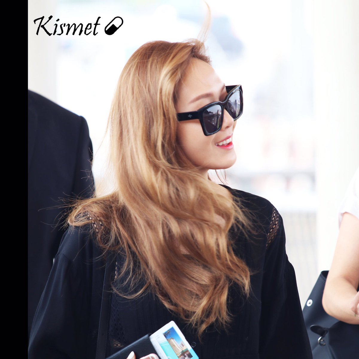 [PIC][19-05-2016]Jessica trở về Hàn Quốc vào trưa nay CkEb2vVWkAApVsm