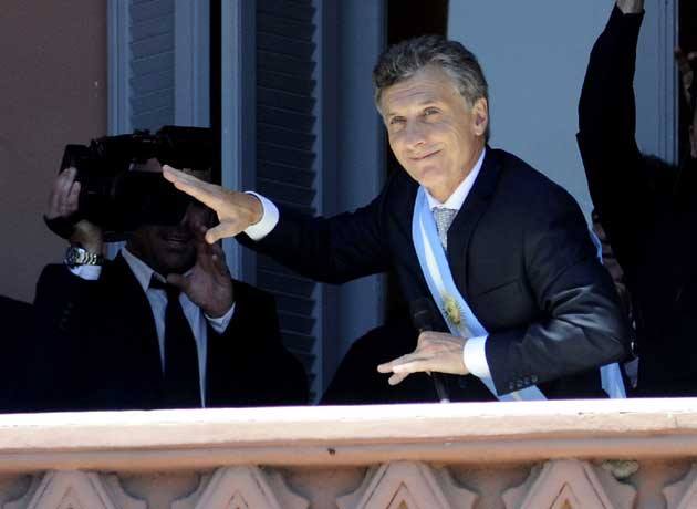 Lo internaron a Macri por una arritmia. Todos ya lo sabíamos que le fallaba el ritmo desde el primer día.