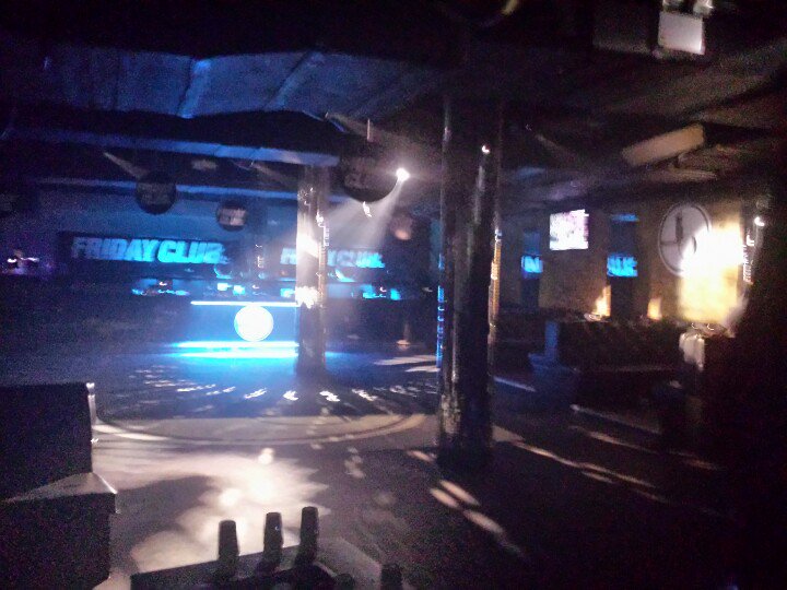 @ClareNewton DJ stuck in empty half of nightclub2.