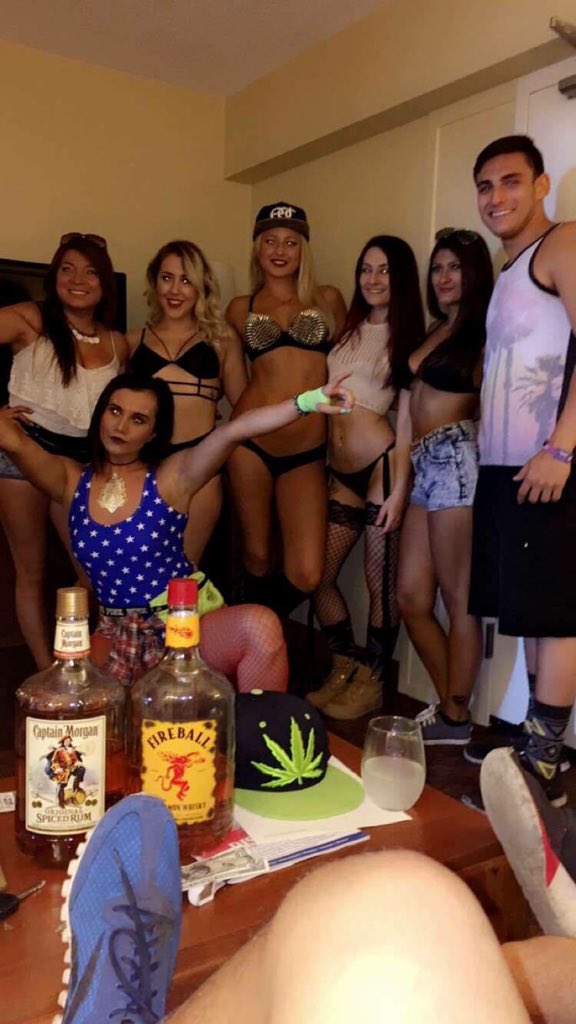sofloedm_'s tweet photo. I had so much fun at #SMF16 !! Did anyone spot us there? #ravebooty #plur #plurvibes #peaceloveunityrespect #edm https://t.co/zwW2MsmyjA