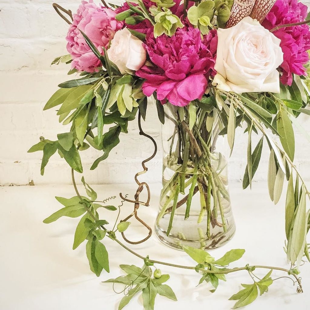 #passionvines #kiwibranches #peonies ... All in one piece! #lovemyjob ift.tt/1Y7jJws