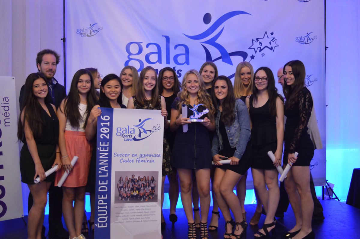 SportsLaval's tweet photo. Félicitations aux Maraudeurs du Collège Laval, Cadette, Soccer en gymnase. #équipedelannée #GalaSL2016 https://t.co/VU8fOJxJRf